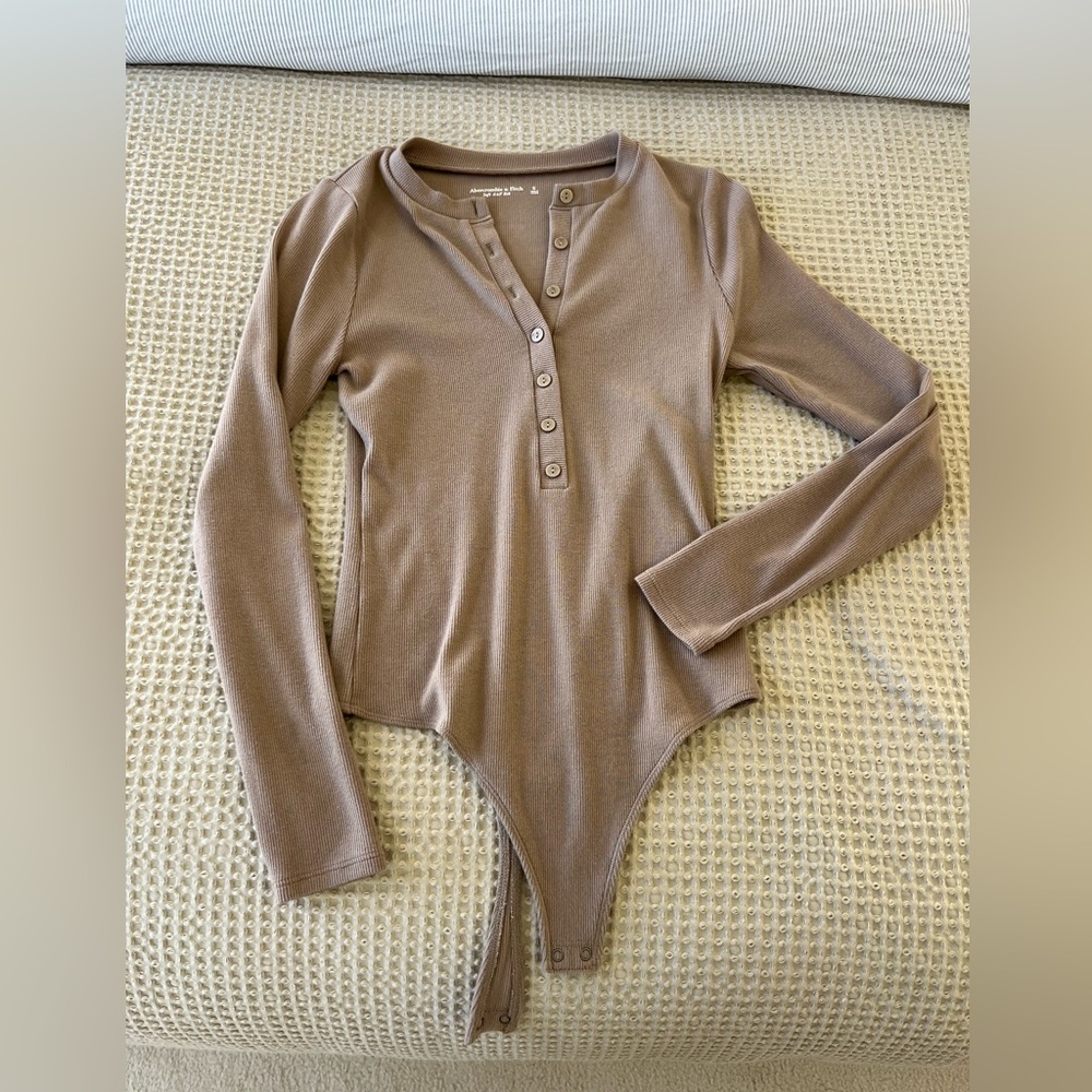 Abercrombie ribbed long sleeve Henley bodysuit